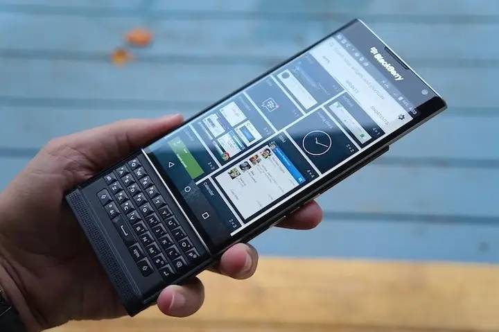 BlackBerry OS 设备将终止服务支持，手里的黑莓「没用」了